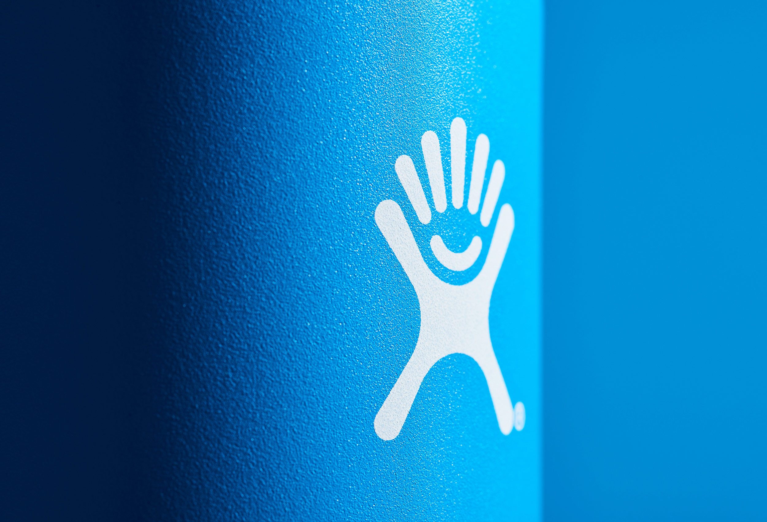 Closeup-Product-Studio-Photography-Hydo-Flask-Logo